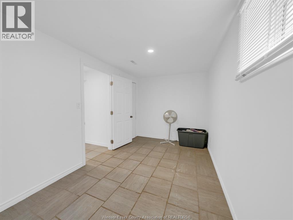 885 RAYMO, Windsor, Ontario, N8Y4A5 — Photo 2