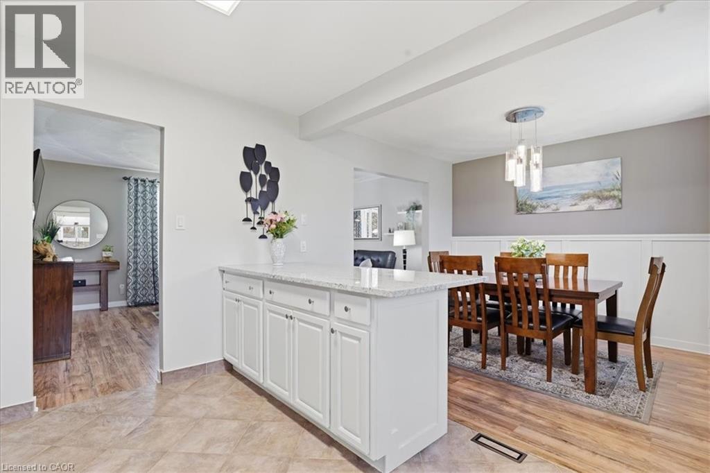 393 SHALLMAR Court, Waterloo, Ontario, N2K2G6 — Photo 16
