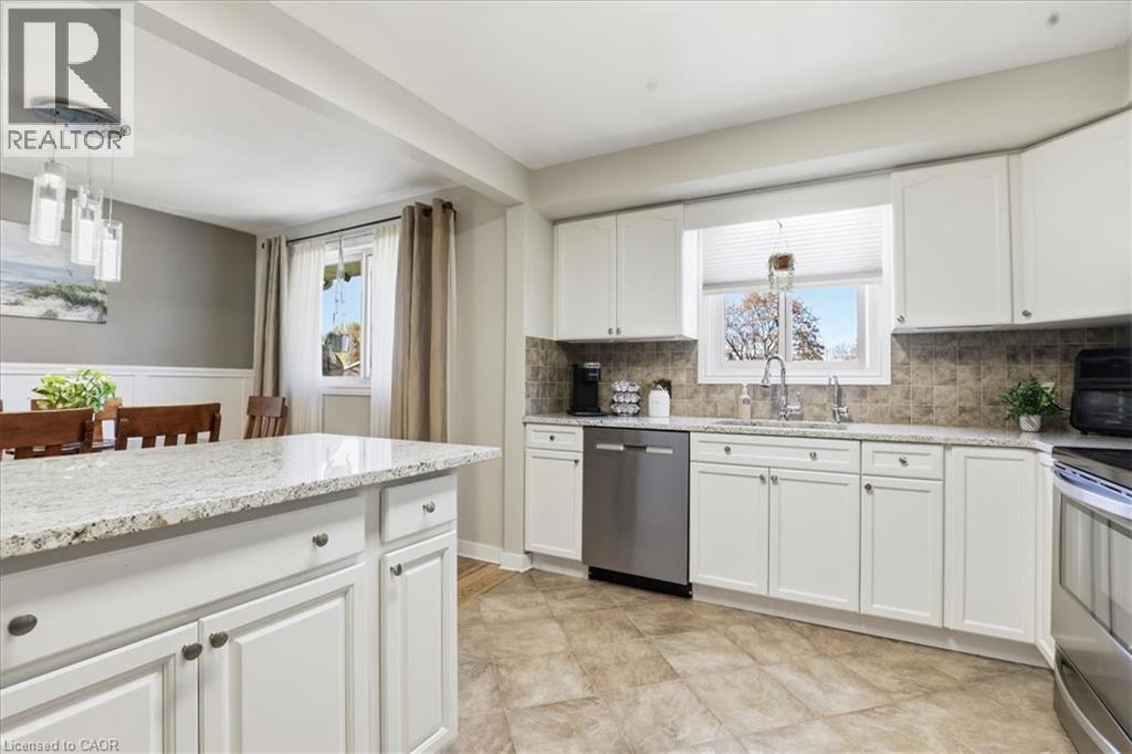 393 SHALLMAR Court, Waterloo, Ontario, N2K2G6 — Photo 8