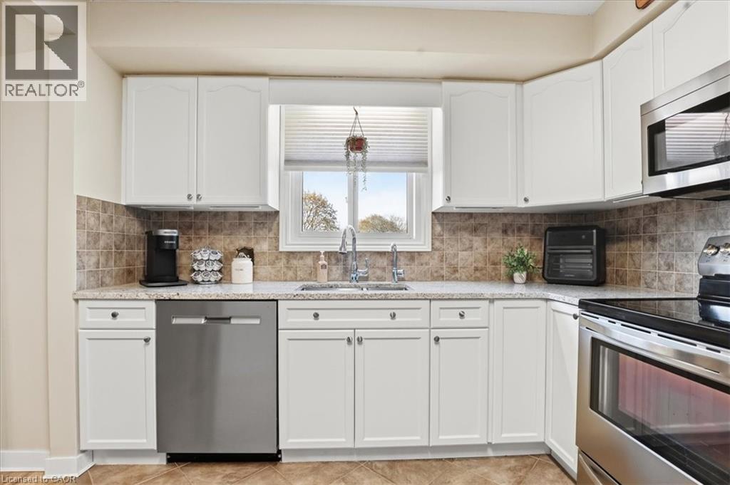 393 SHALLMAR Court, Waterloo, Ontario, N2K2G6 — Photo 15