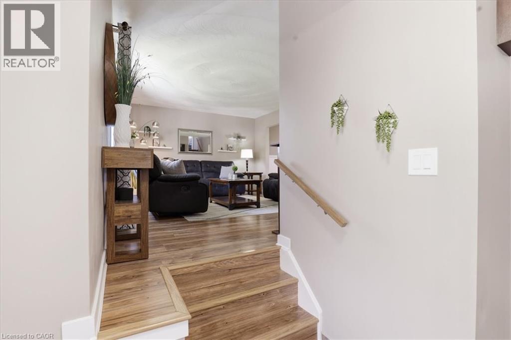 393 SHALLMAR Court, Waterloo, Ontario, N2K2G6 — Photo 9