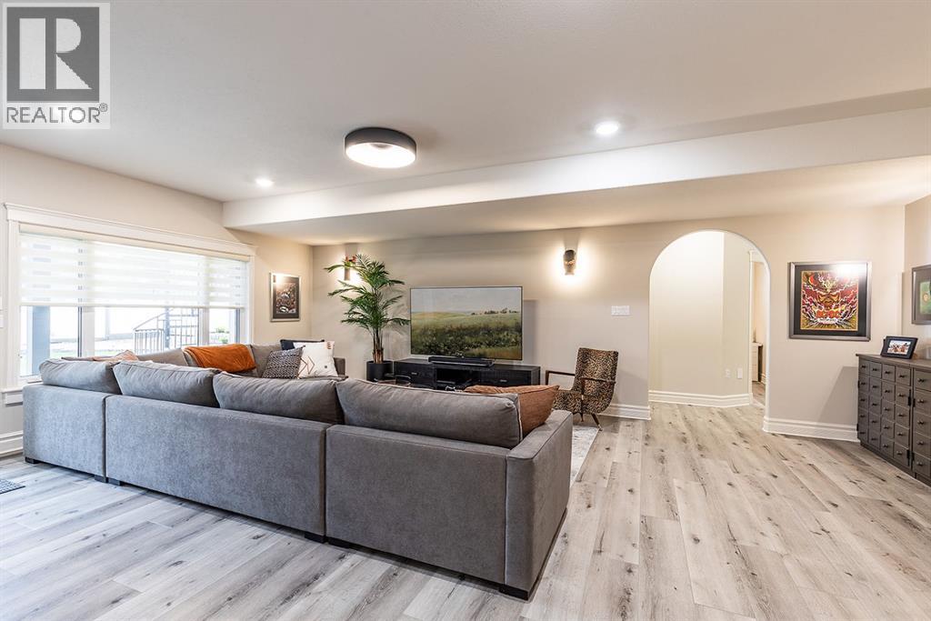 119 Perry Crescent NE — photo 34