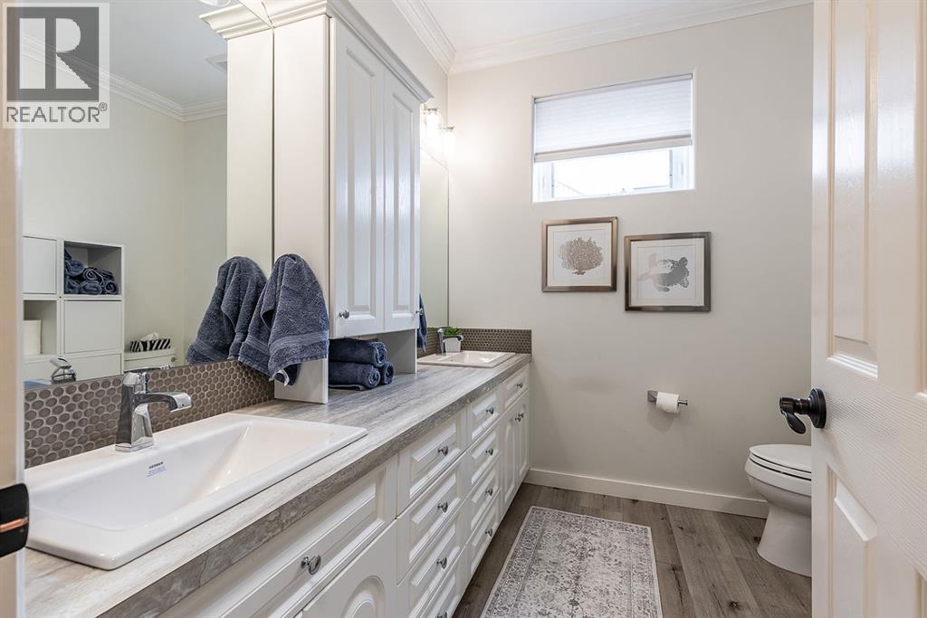 119 Perry Crescent NE — photo 39