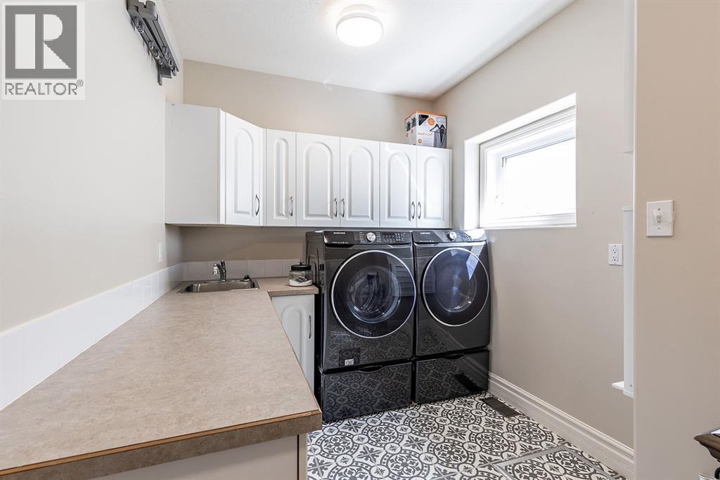 119 Perry Crescent NE — photo 41