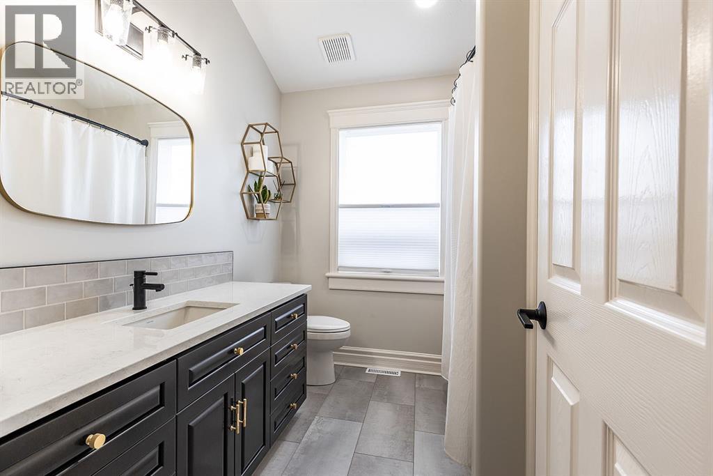 119 Perry Crescent NE — photo 31