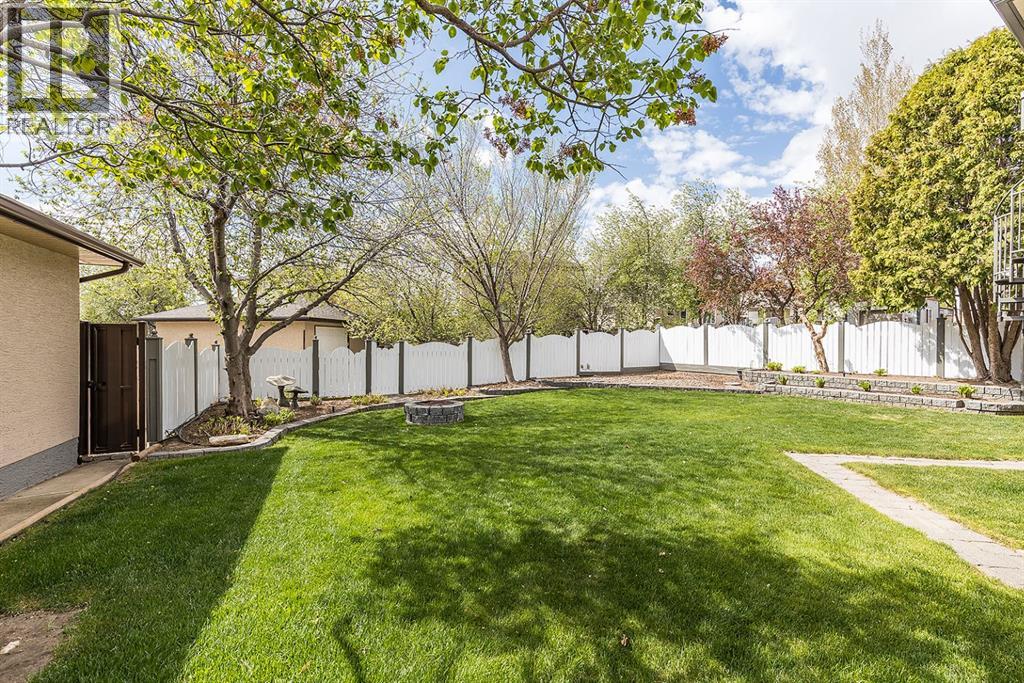 119 Perry Crescent NE — photo 43