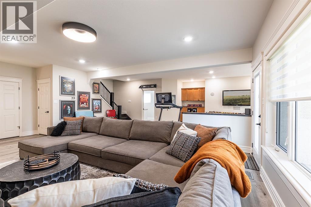 119 Perry Crescent NE — photo 35