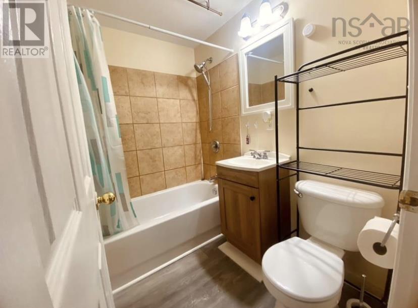 Property 1 of 18 of 1518-1522 Robie Street