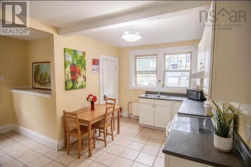 Property 2 of 18 of 1518-1522 Robie Street