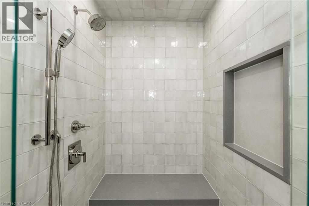 11 GLEN EAGLE Court, Huntsville, Ontario, P1H1B1 — Photo 2