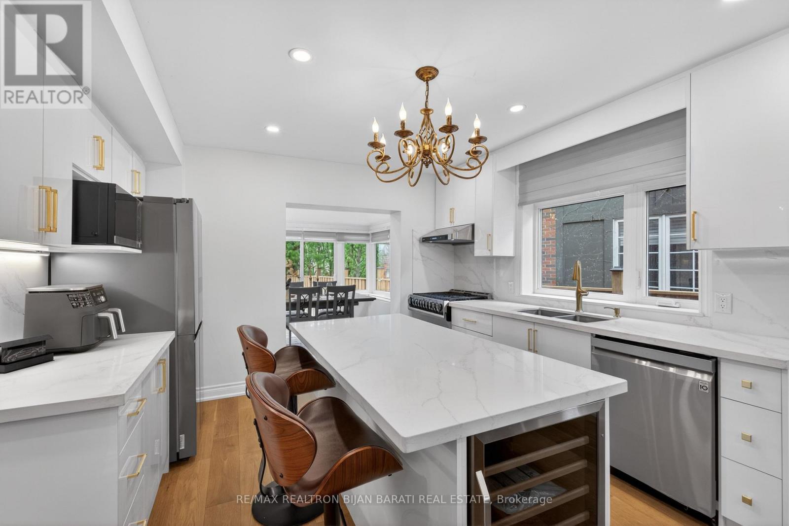1 WANLESS CRESCENT - 12