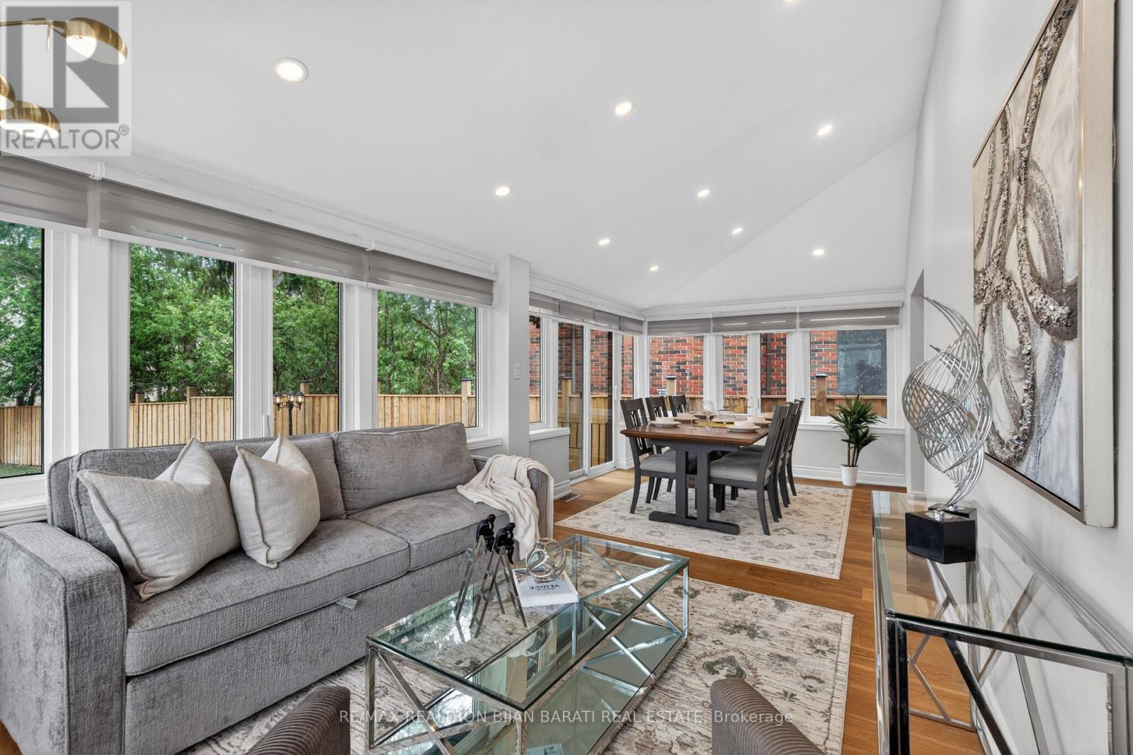1 WANLESS CRESCENT - 24