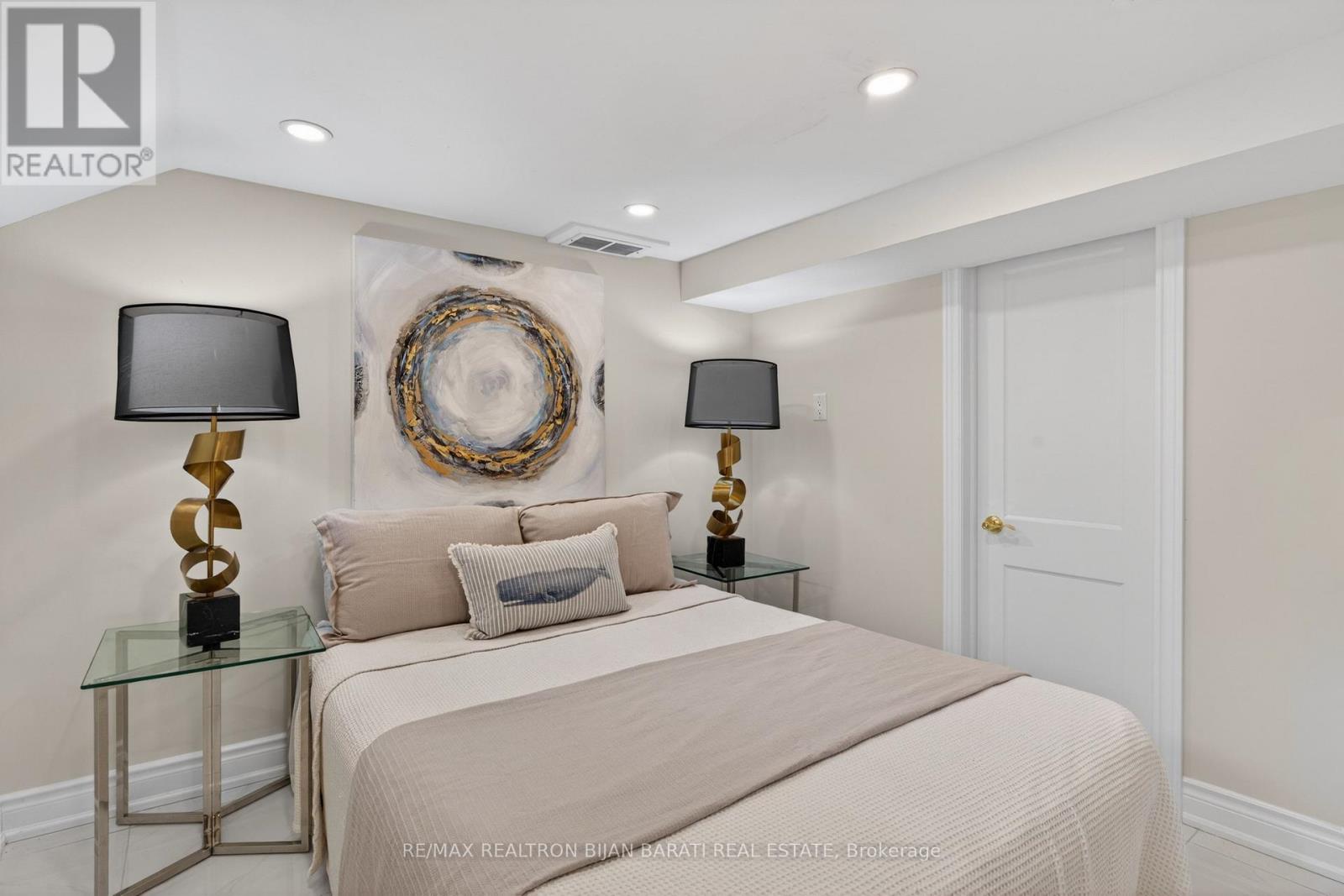 1 WANLESS CRESCENT - 38