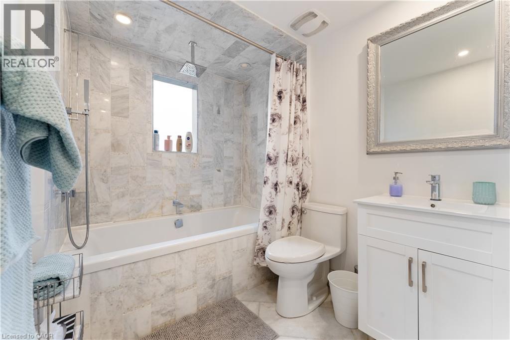 519 REGINA Drive, Burlington, Ontario, L7S1L7 — Photo 6