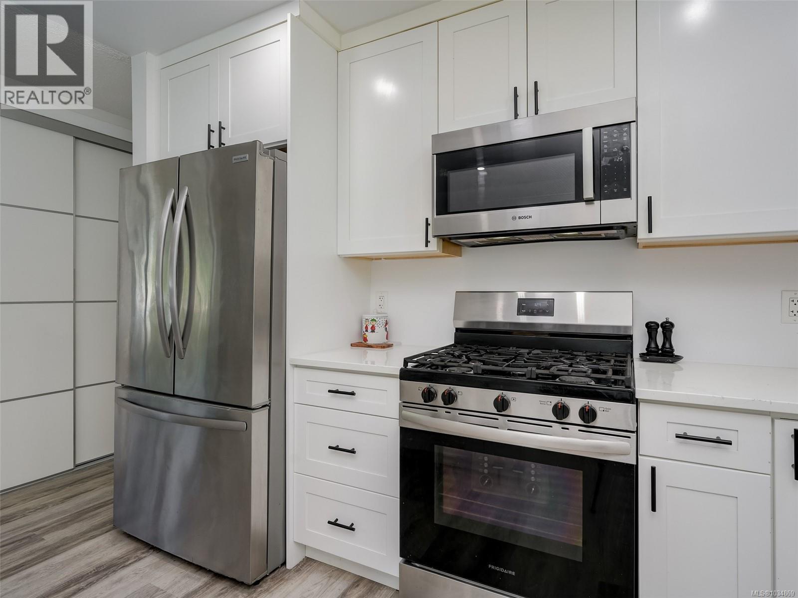 435 Dressler Rd, Colwood
