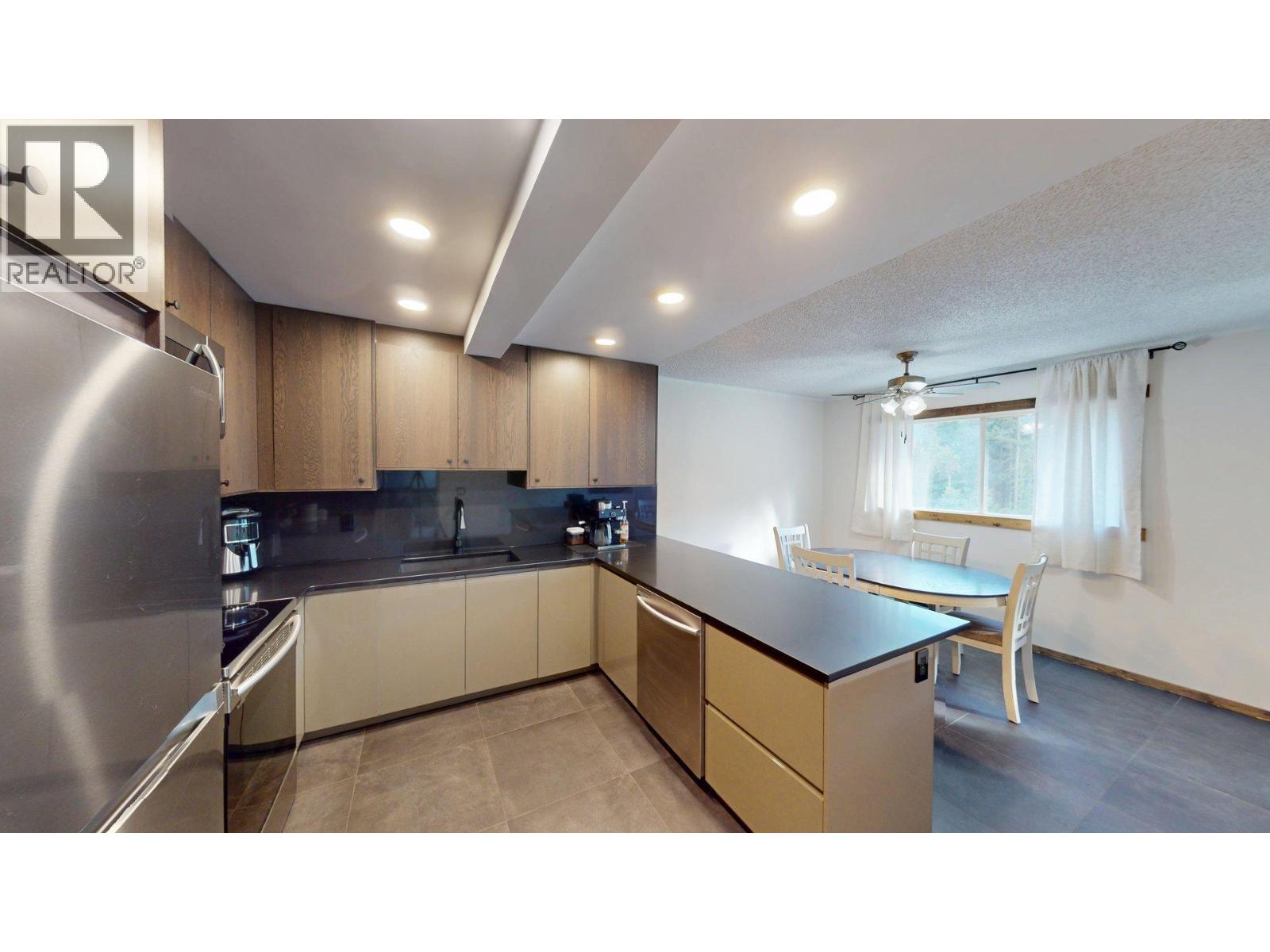 28 CASSIAR Drive - photo 2