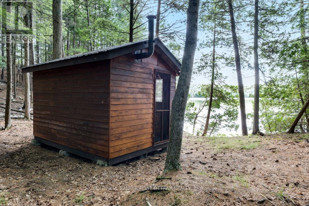 2275 PALMERSTON LAKE - 44