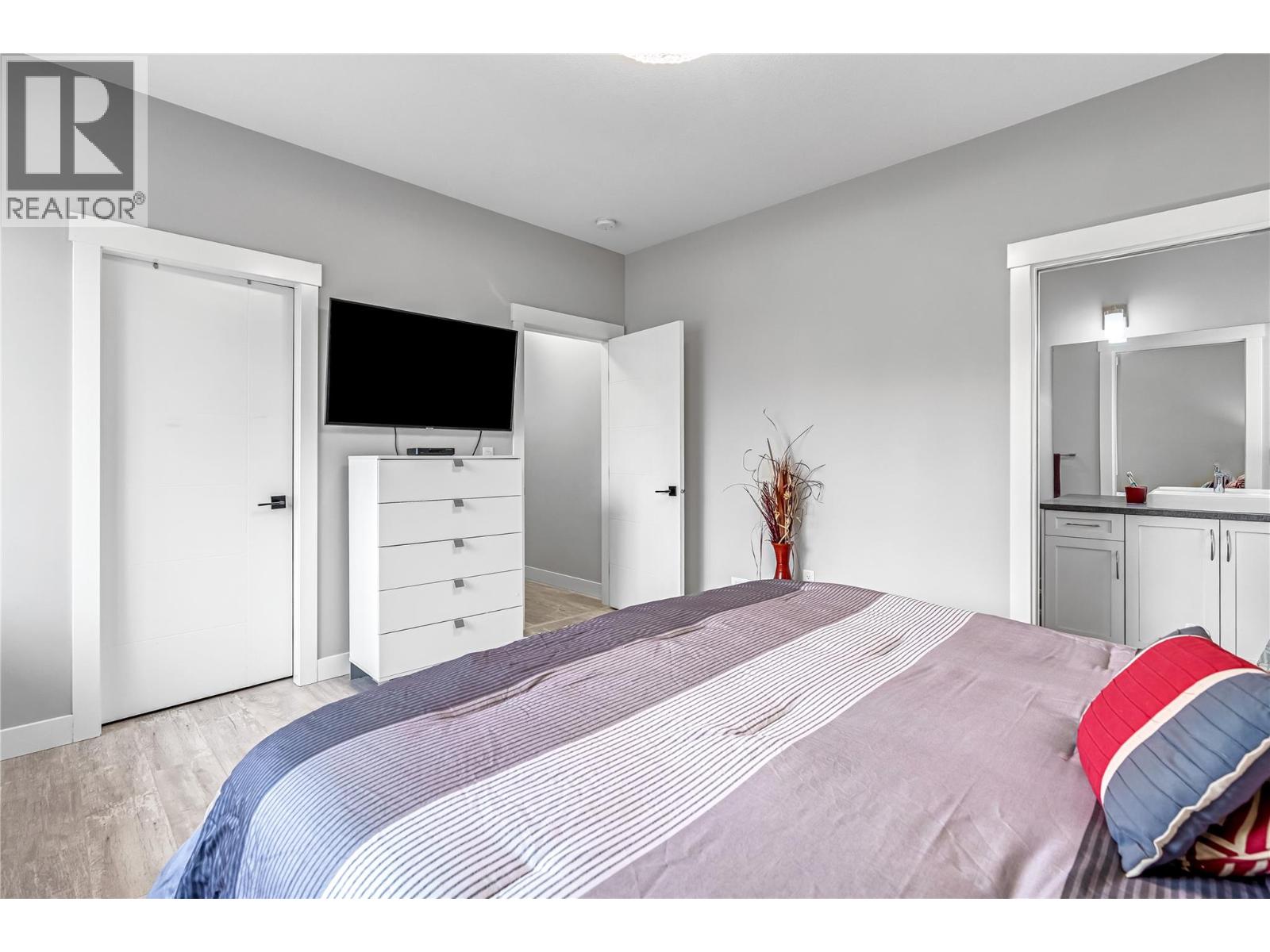 3445 Jackson Avenue - 25