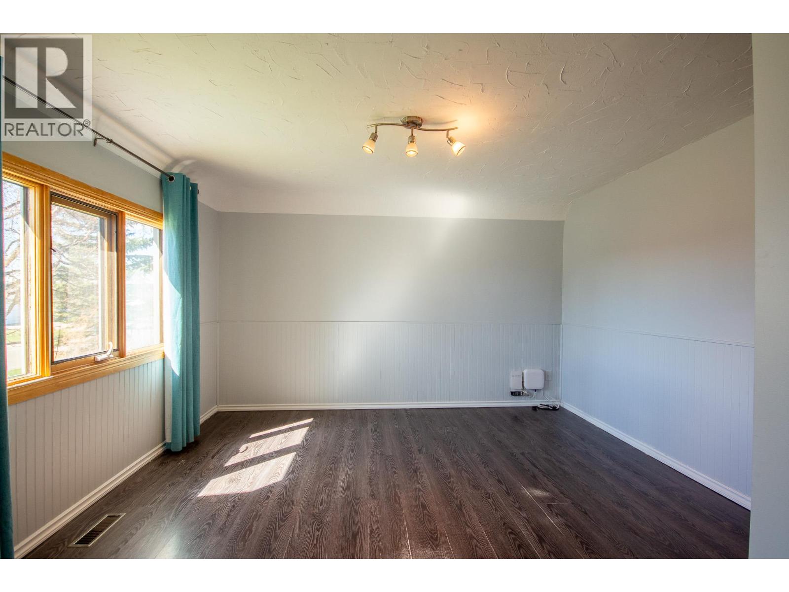 1600 101 Avenue, Dawson Creek