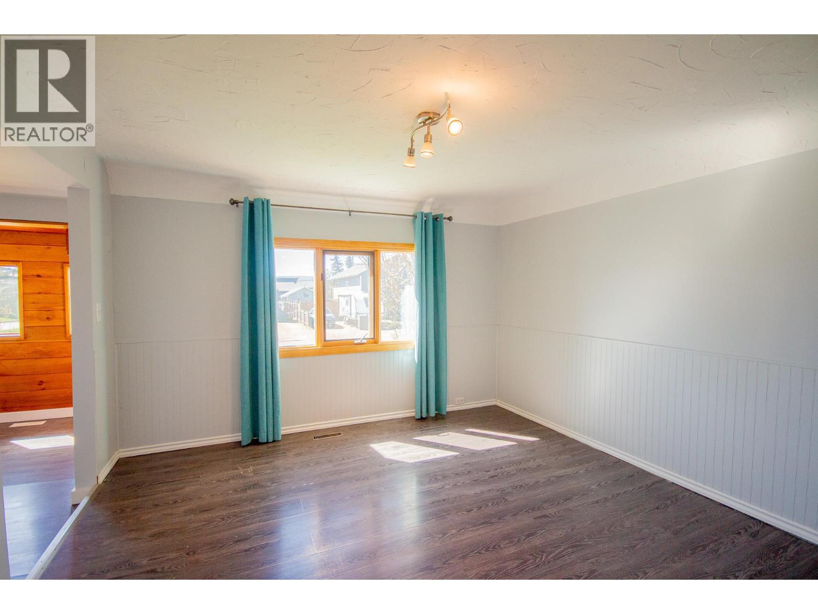 1600 101 Avenue, Dawson Creek