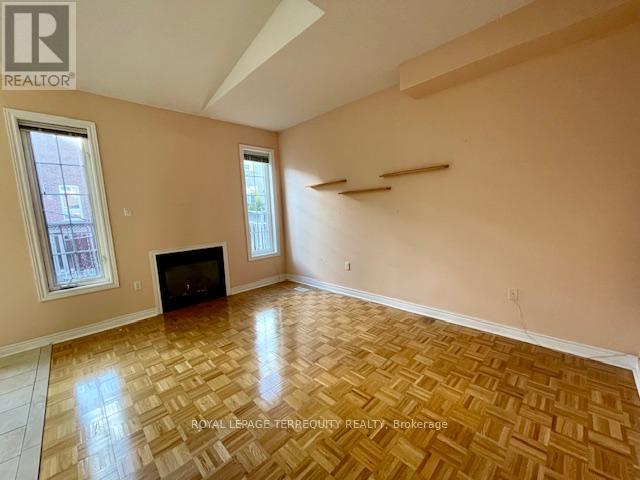 24 PERGOLA WAY - 17