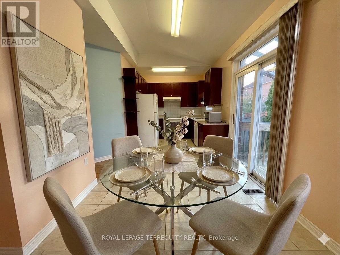 24 PERGOLA WAY - 22
