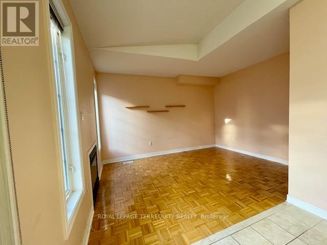24 PERGOLA WAY - 19