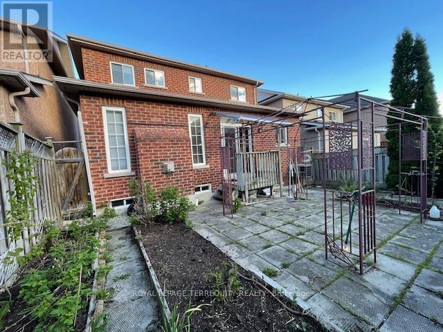 24 PERGOLA WAY - 48