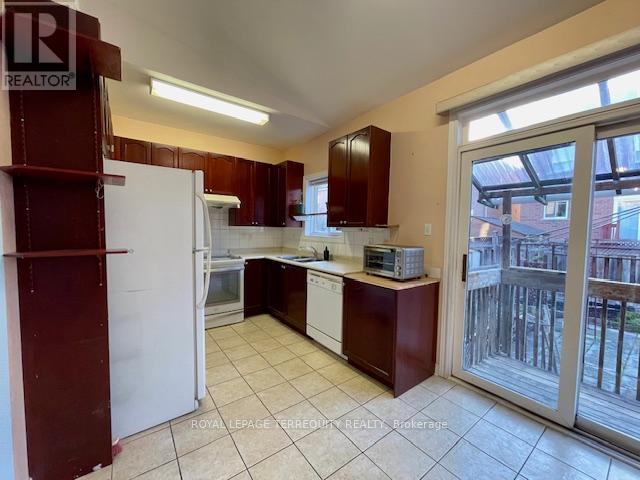 24 PERGOLA WAY - 24