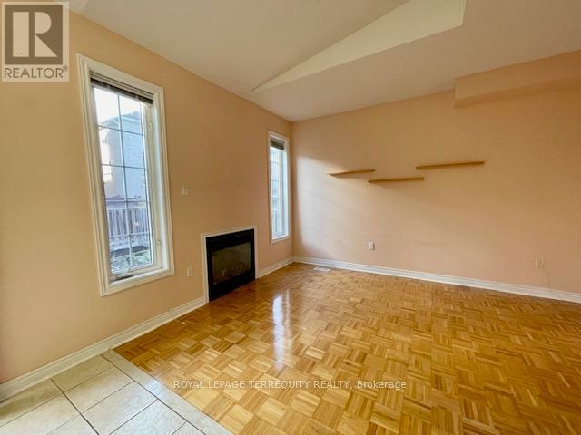 24 PERGOLA WAY - 18