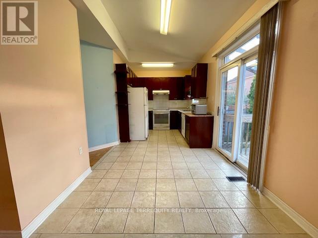 24 PERGOLA WAY - 23