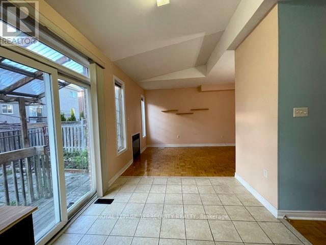 24 PERGOLA WAY - 21