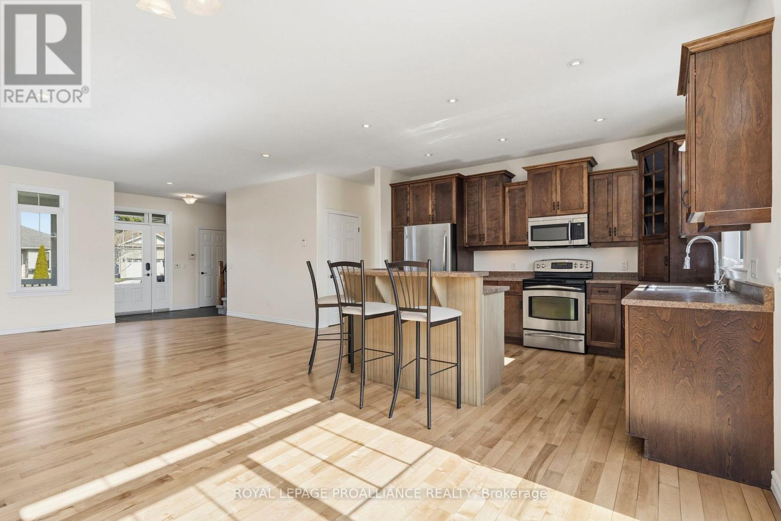 403 BROCK STREET W - 11