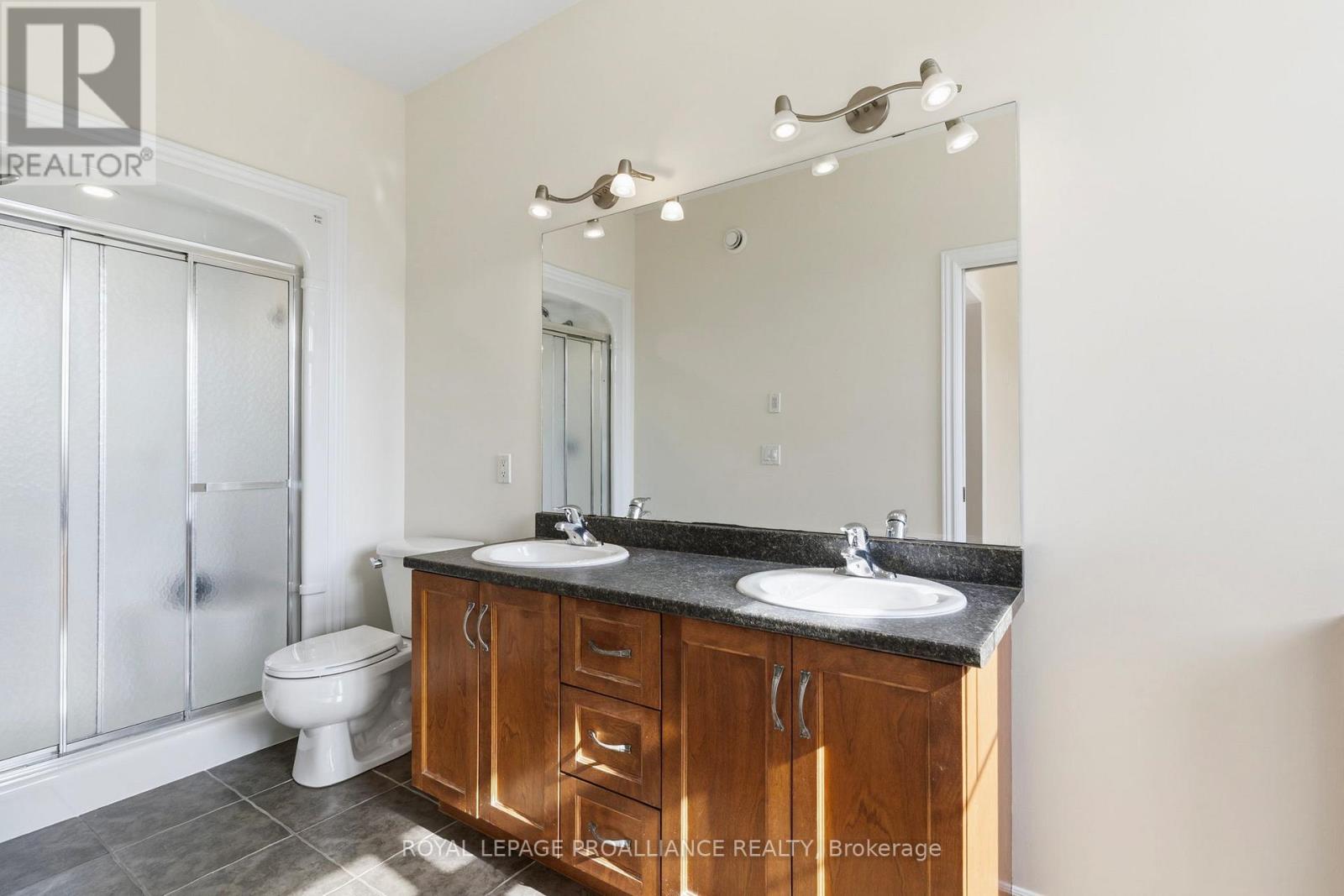 403 BROCK STREET W - 20