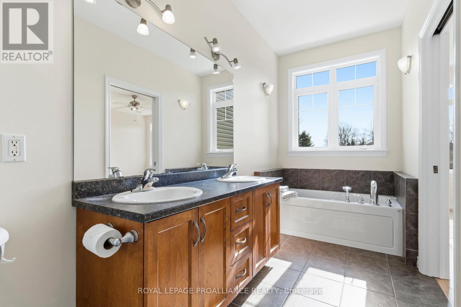 403 BROCK STREET W - 21