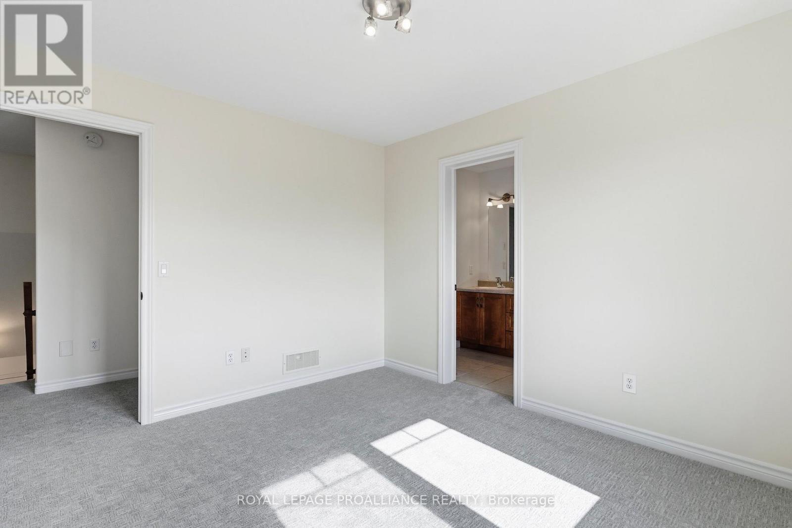 403 BROCK STREET W - 23