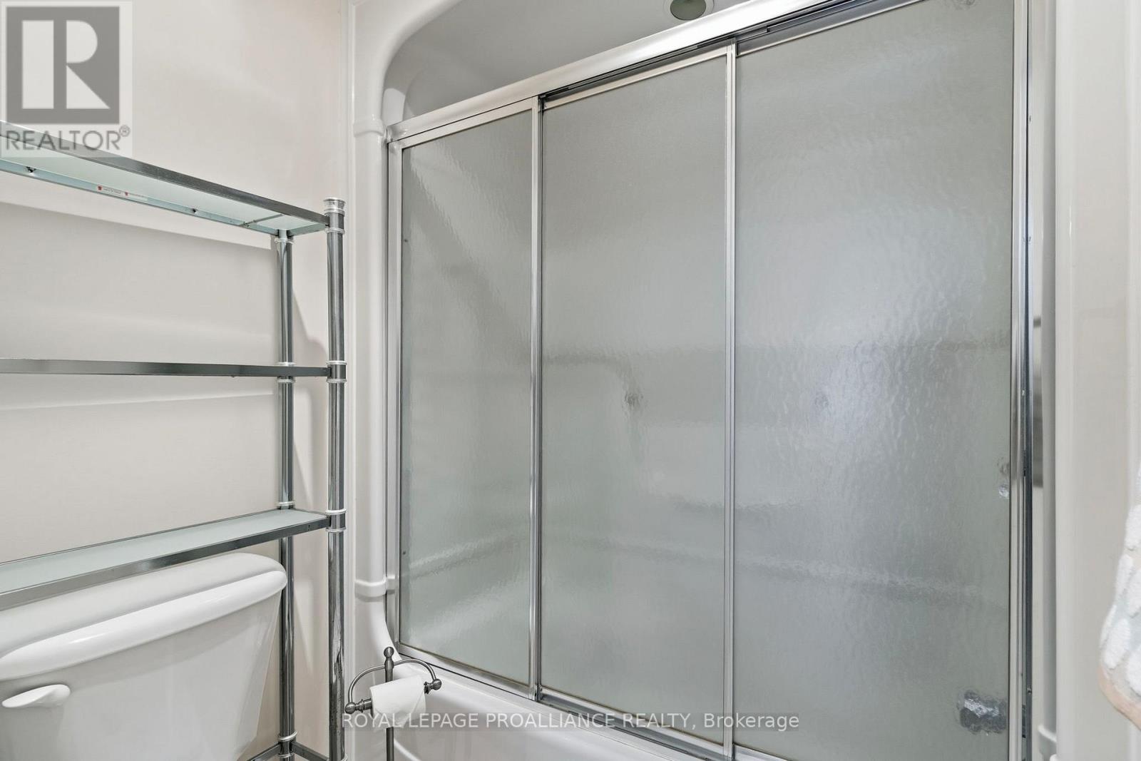 403 BROCK STREET W - 28