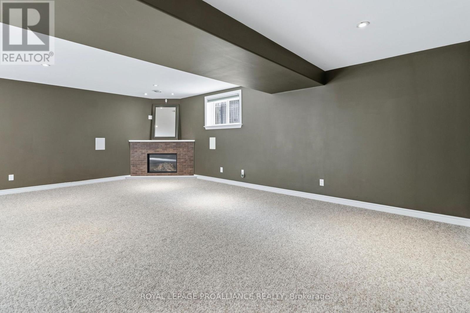 403 BROCK STREET W - 32