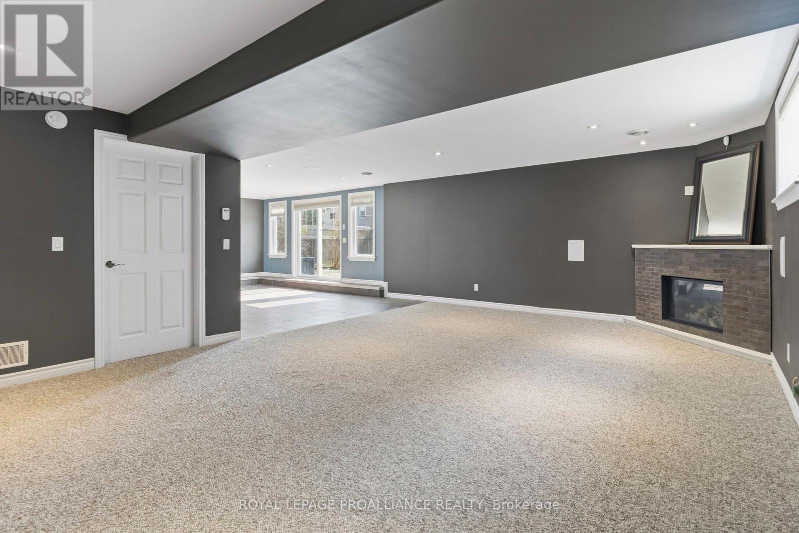 403 BROCK STREET W - 33