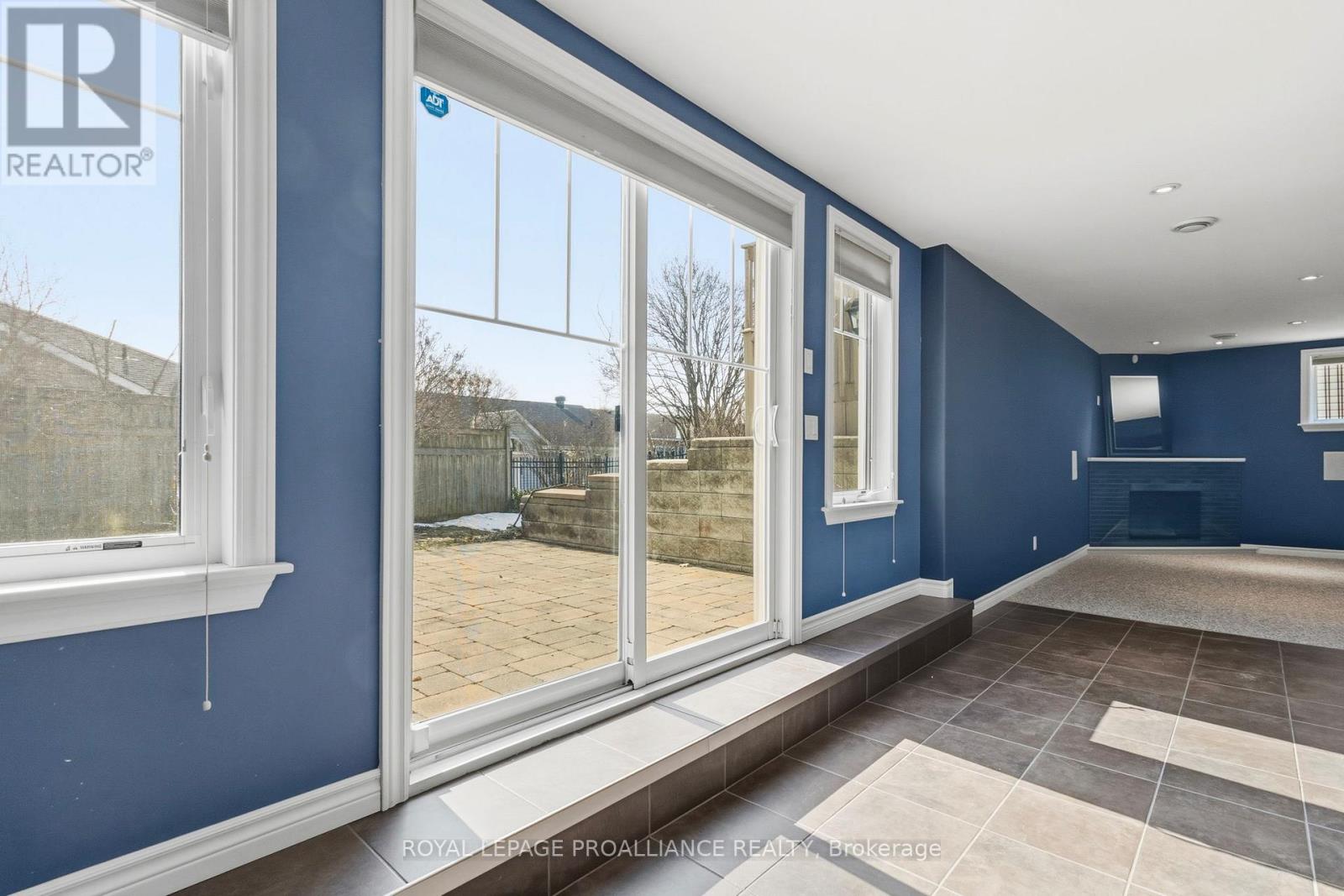 403 BROCK STREET W - 38