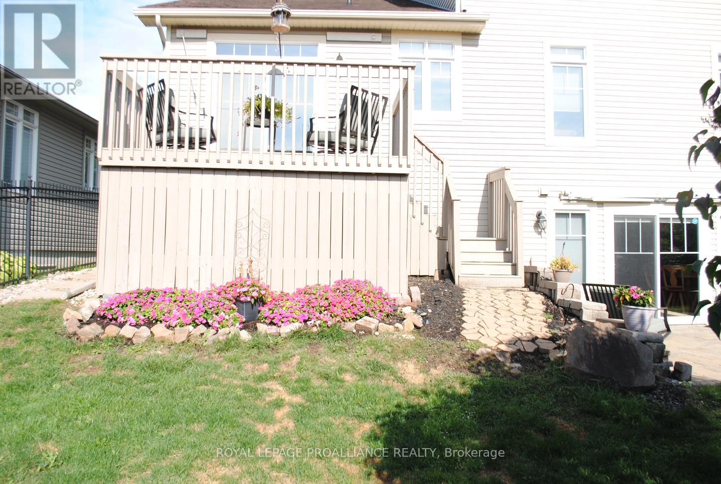 403 BROCK STREET W - 39