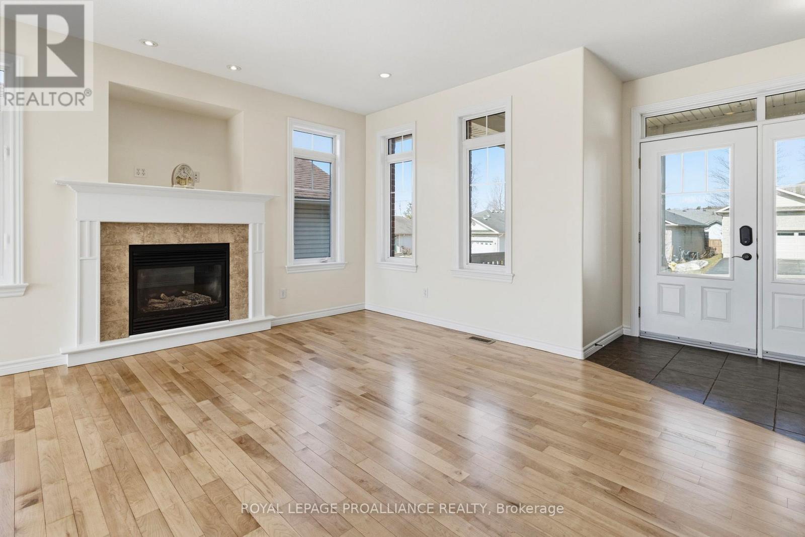 403 BROCK STREET W - 7