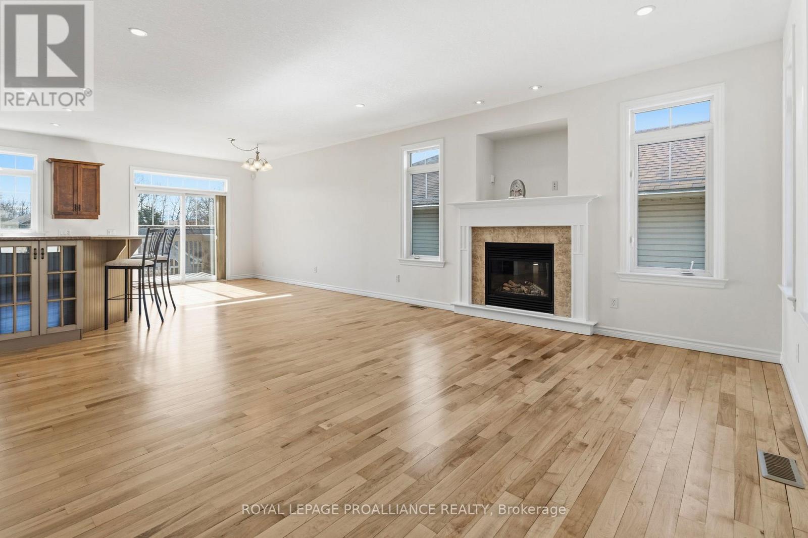 403 BROCK STREET W - 8