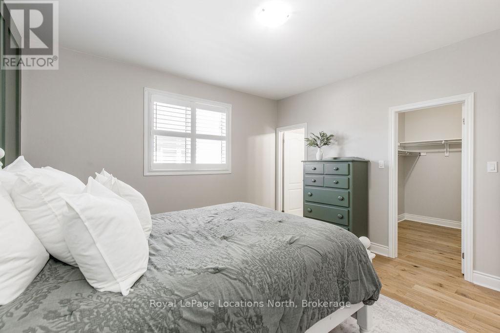 20 GRAND POPLAR LANE - 22
