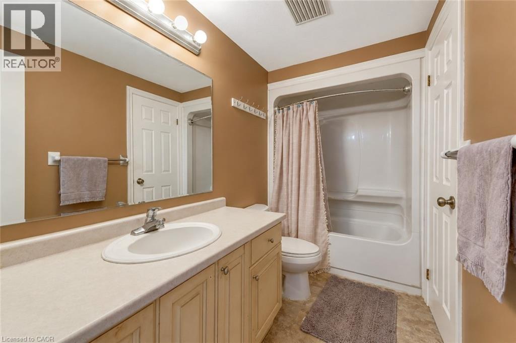 15 COPPER LEAF Street, Kitchener, Ontario, N2E3T3 — Photo 8