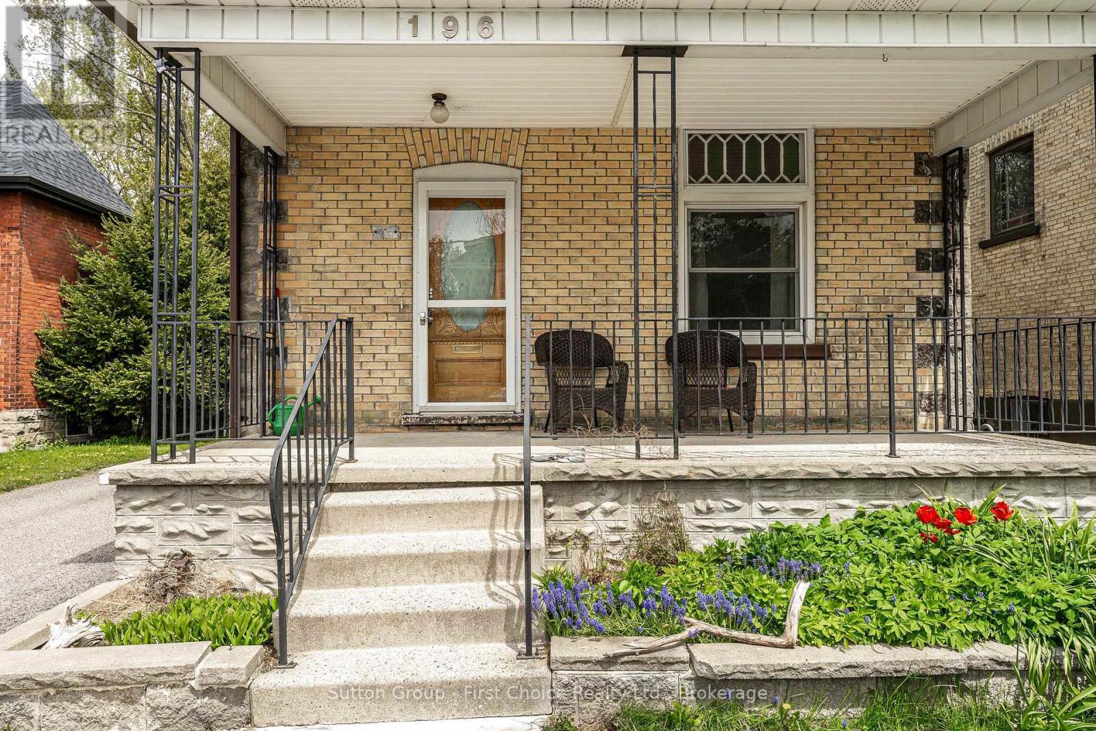 196 ALBERT STREET - 2