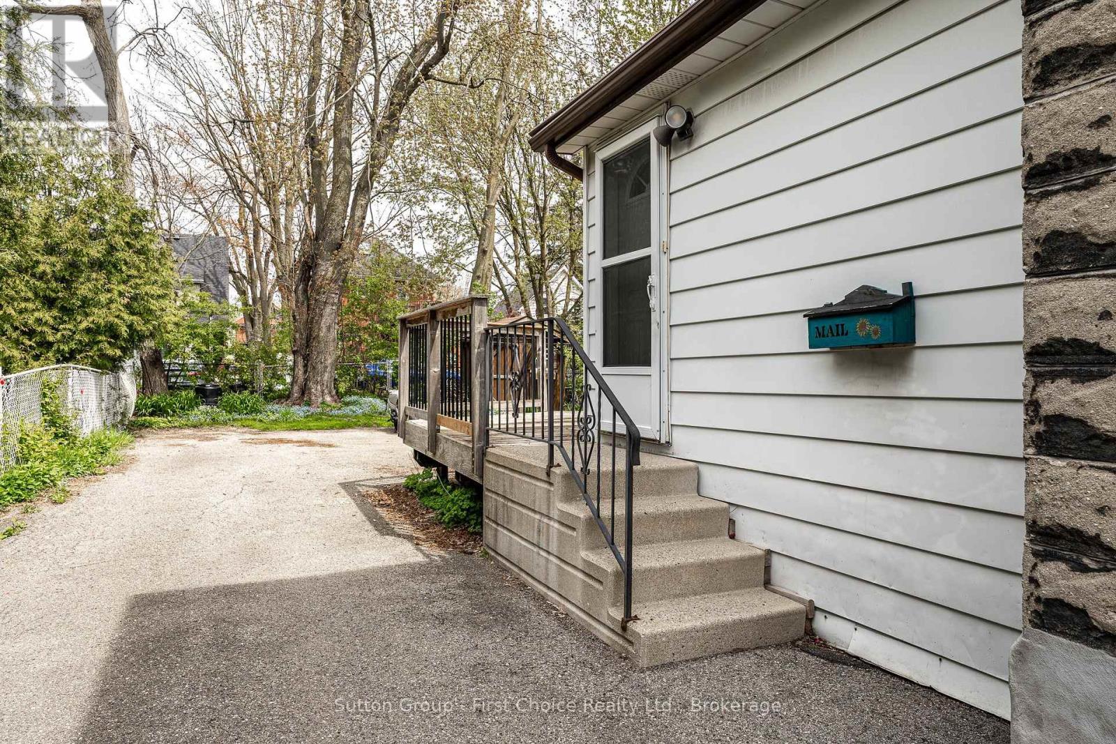196 ALBERT STREET - 4