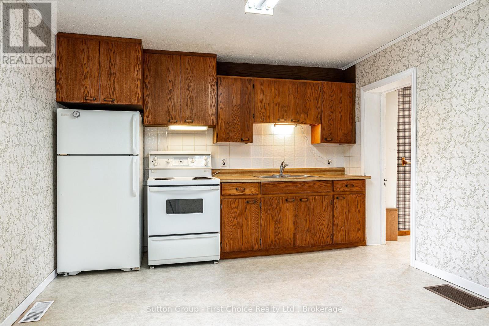 196 ALBERT STREET - 6