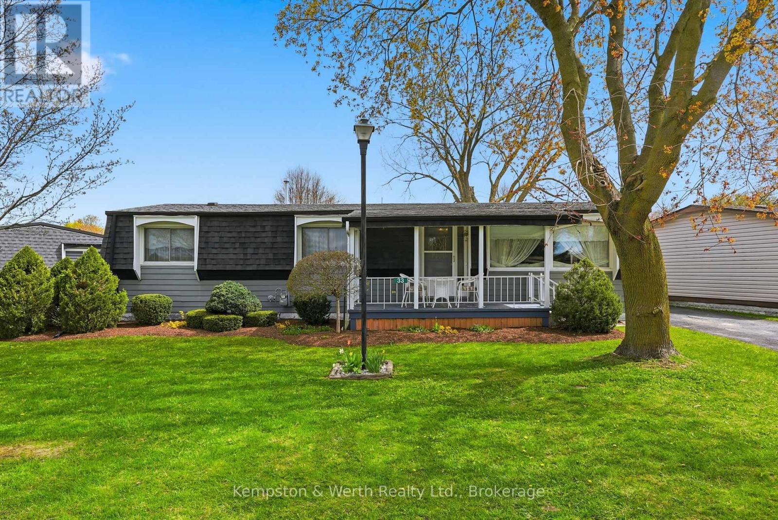 33 FAIRVIEW CRESCENT - 1