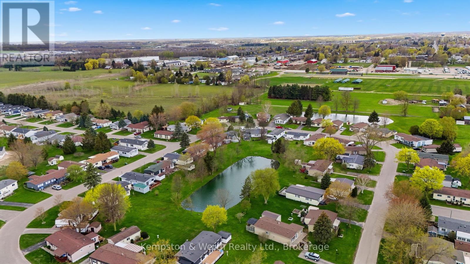 33 FAIRVIEW CRESCENT - 28